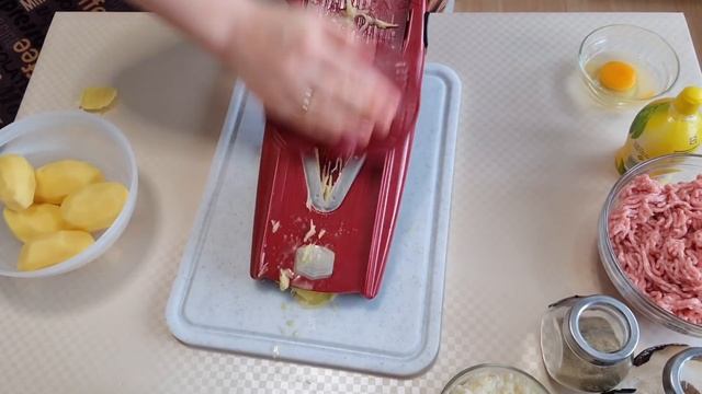 Фарш+картофель= 2 разных блюда:котлеты фаршированные картофелем и дранники