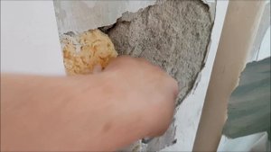Штукатурю, шпаклюю, удаляю старую штукатурку в комнате "хрущёвки".