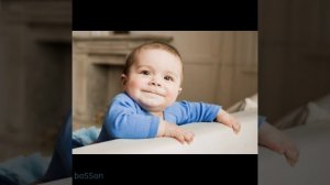 Улыбки новорожденных.