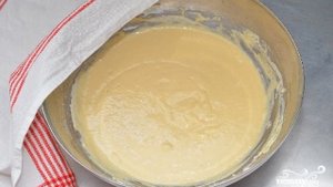 Дрожжевые оладьи с яблоками