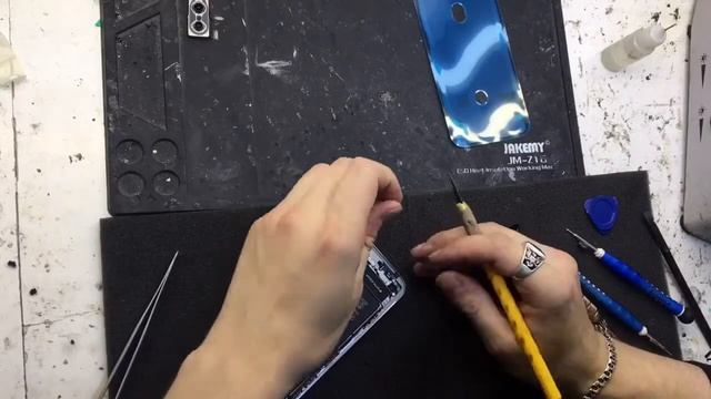 Замена стекла у камеры на айфон XS. Замена стекла камеры iphone XS.