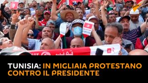 Tunisia: in migliaia in protesta contro il presidente a Tunisi