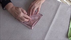 Как сложить салфетки? Лилия - один из стандартных мотивов складных салфеток для стола