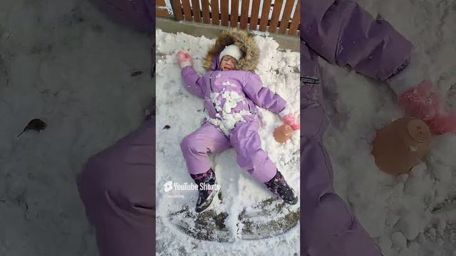 Зима она такая! Раз в год снег выбадает!
