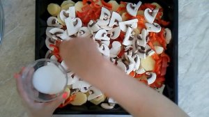 Фрикадельки с овощами в духовке. Быстрый ужин на всю семью.