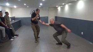 Прикладной рукопашный бой. Управление телом через нож. Принципы защиты от ударов ножом. Обучение.