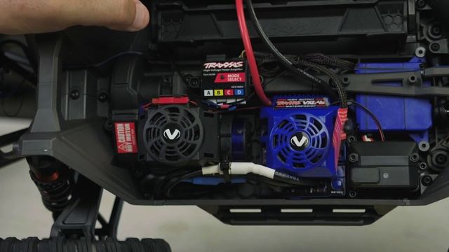 NEW TRAXXAS MAXX Unboxing & First Look. I LOVE iT, Except One Thing смотреть онлайн