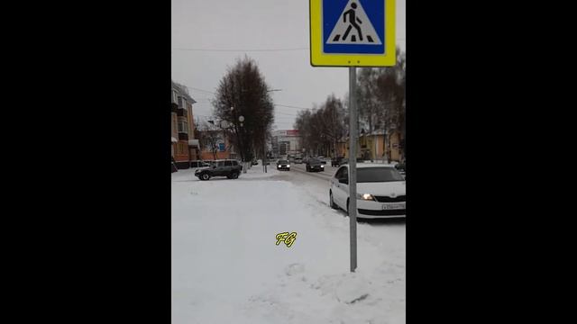 Азнакаево 26 Ноября !!! Начали монтаж ёлки и возведение новогодних горок и фигур !!! смотреть онлайн