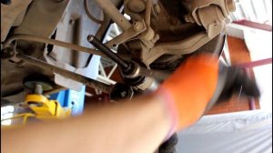 Замена сайлентблоков задней продольной тяги на Toyota Camry XV50 Тойота Камри 2013 года, 2,5