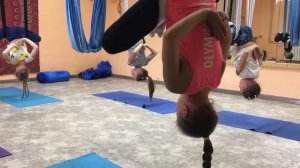 Йога в гамаках. Перевёрнутая бабочка. Убираем компрессию в позвоночнике.