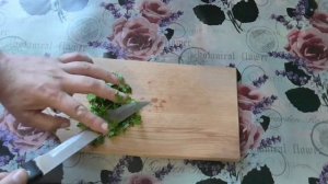 Жарю пельмени со сметаной.