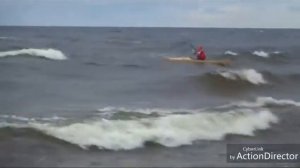 По волнам на каяке