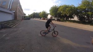 Обучалка трюка на BMX Бани хоп или ототвать два колеса от земли