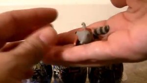 Asmr распаковывает шоколадные яйца Marvel Guardians of The Galaxy