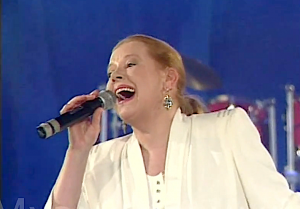 Почему же,  Людмила Сенчина была лучшей исполнительницей песни про хрустальный башмачок?