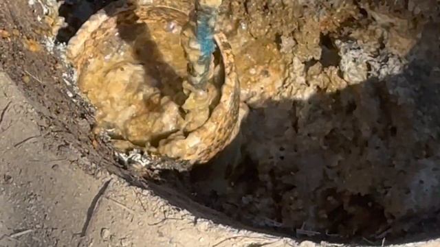 Unclogging A Septic Tank (Most Common Clog) смотреть онлайн