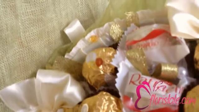 Букет из Ферреро Роше и Рафаэлло KF-15 смотреть онлайн