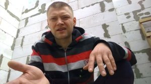 Как положить  первый ряд блоков без лазерного нивелира.