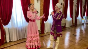 Ой, сивый конь бежит .
