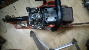 Ремонт бензо-пилы ударник,ремонт резьбы на цилиндре под свечу.