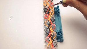 Двойной проплетёный браслет на станке. Плетение из резинок Rainbow Loom. Урок 9.