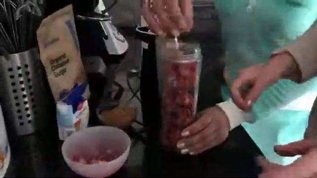 Рецепт домашнего клубничного мороженого в блендере My Juicer от @aliona_hilt