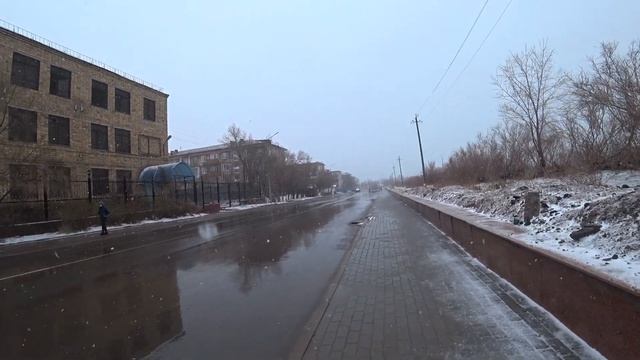 Город Балхаш (Балқаш) | улица Алии Молдагуловой (Әлия Молдағұлова) от Ленина весной 2021 года