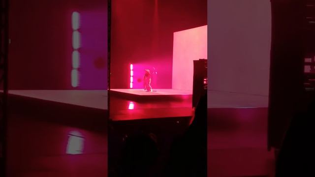 Sia Fire and Gasoline смотреть онлайн