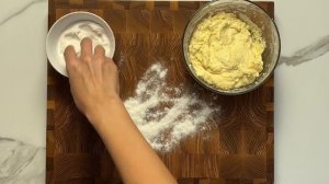 СЫРНИКИ ИЗ ОБЕЗЖИРЕННОГО творога ! получаются очень вкусными и сытными.