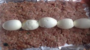 Рулет из фарша с яйцом