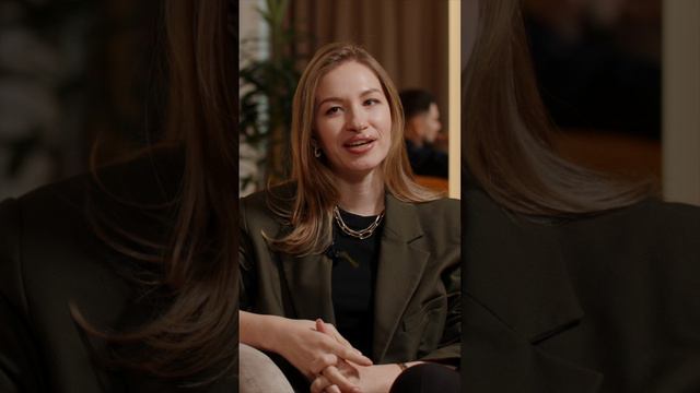 Культовый ролик Mercedes с курицами. Смотрите шоу «Пропустить рекламу» #shorts #реклама #маркетинг