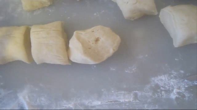Булочки розочки со сгущенкой к чаю. Очень вкусные и нежные.