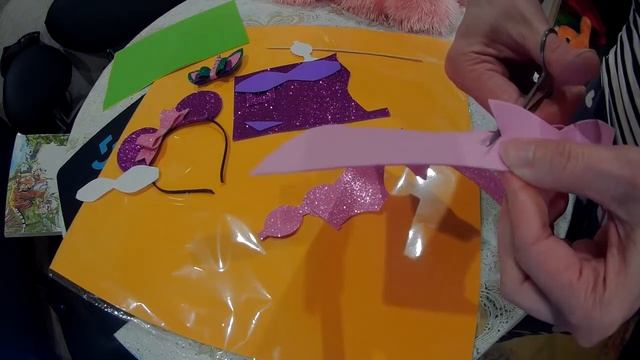 Бант из фоамирана для ваших девочек, поделки .Glitter foamiran bow. Easy crafts from foamiran. смотреть онлайн
