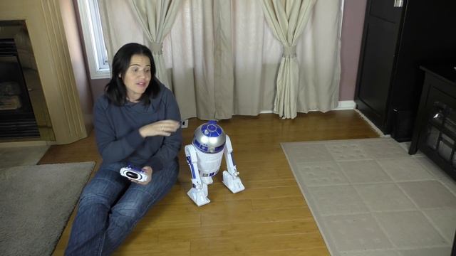 2015 Star Wars R2-D2 Interactive Robotic Droid from Thinkway Toys смотреть онлайн