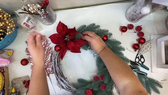 Мастер класс декора новогоднего венка на дверь смотреть онлайн