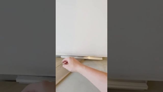 Монтаж теневого плинтуса