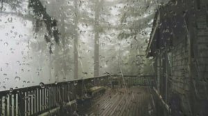 Расслабляющий дождь чтобы уснуть за 5 минут | Дождь и гроза на террасе в туманном лесу