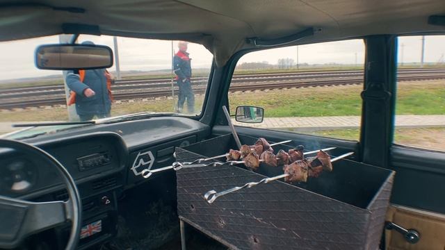 ЖАРИМ ШАШЛЫК НА СКОРОСТИ В МАШИНЕ !!!