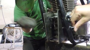 Ставим КИТАЙСКИЙ двигатель на раму ЧЕЗЕТА 125, делаем крепления