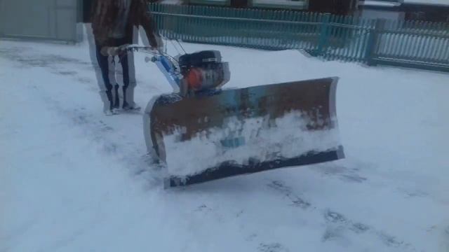 Расчистка снега мотоблоком нева с самодельным отвалом из стиральной машинки ока смотреть онлайн