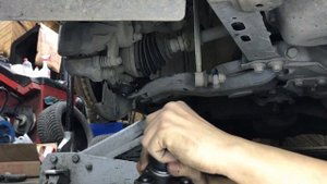 Тойота Альфард/Велфаер замена шаровой опоры передней подвески.