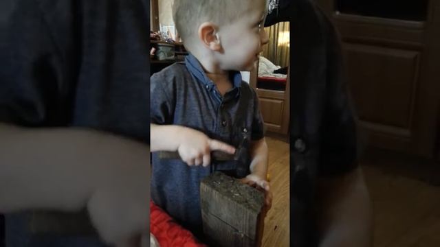 Как правильно забивать гвозди!!!!! В 2.5 года