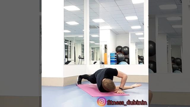 Необычные отжимания  #yogaeveryday #yogamotivation #instayoga #yogateacher #asana#balance