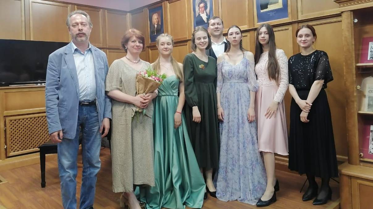 Концерт вокальной и фортепианной музыки ко Дню России смотреть онлайн