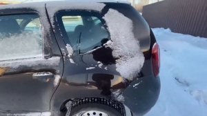 Рено Дастер  в -30 заводится легко , в салоне тепло .