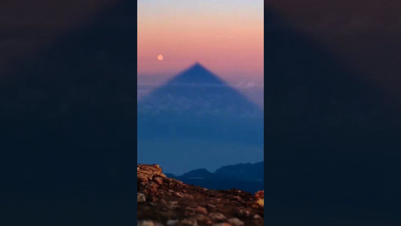 Огромная призрачная пирамида над океаном #shorts смотреть онлайн