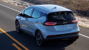 Chevrolet Bolt EV (Шевроле Болт EV) – переднеприводный электрический хэтчбек класса «B» 2021