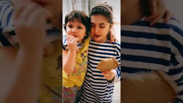 у курского вокзала...стою я молодой смотреть онлайн