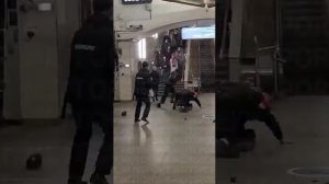 ?18.02.2022г Появились кадры из Московского метро, где вчера два таджика напали на полицейских?