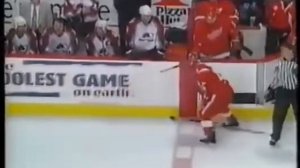 НХЛ. "Детройт Ред Уингз" - "Колорадо Эвеланш". Забавный эпизод Великого противостояния 90-х.